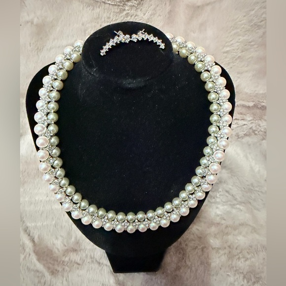 Jewelry - Elegant Silver and White Pearl Necklace Set - Fashion Jewelry
NWT and NWOT